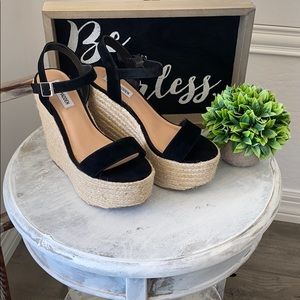 Steve Madden Alyssa Black Suede Wedge!!